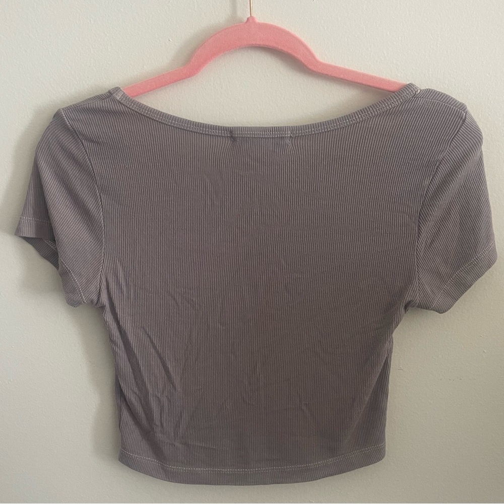 Size M cropped mauve toned grey short sleeve top - Picture 2 of 4